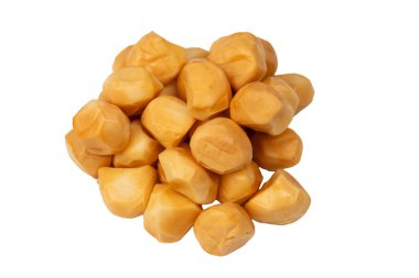 Beyaz bir arka planda izole edilmiş peynir parçaları.. 