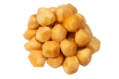 Beyaz bir arka planda izole edilmiş peynir parçaları.. 