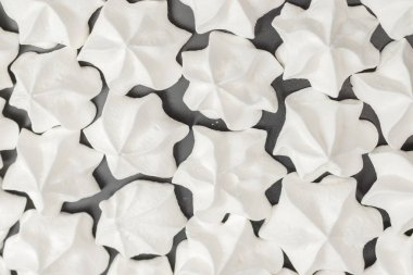 Beyaz lezzetli krema, ev yapımı tatlı. Üst görünüm. 