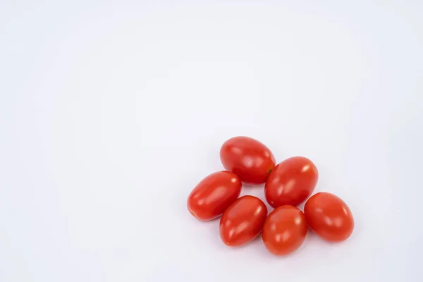 Primer Plano Tomates Fresh Cherry Aislados Sobre Fondo Blanco Con — Foto de Stock