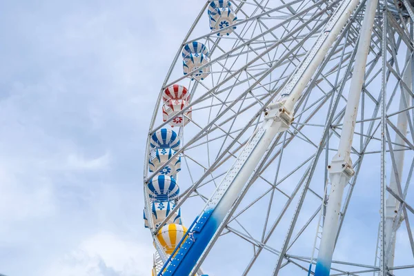 Roda Gigante Visão Baixo Ângulo Uma Grande Roda Gigante Imagem — Fotografia de Stock