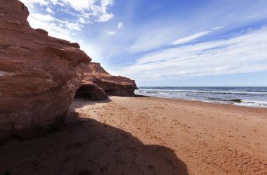 Gök gürültüsü Cove kayalar Prince Edward Island Kanada