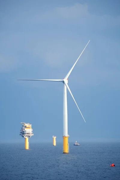 Parc éolien offshore Images De Stock Libres De Droits