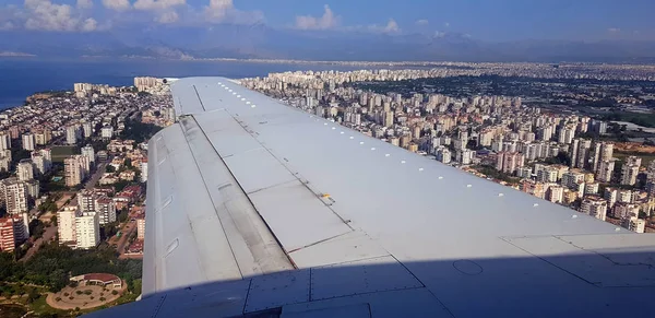 Avião Voador Acima Antalya Preparando Para Aterrar — Fotografia de Stock