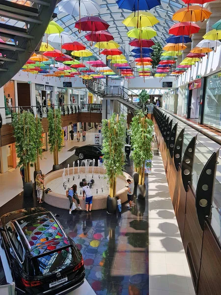 Бакеу Румунія Серпня 2018 Люди Сучасний Торговий Центр Арена Mall — стокове фото