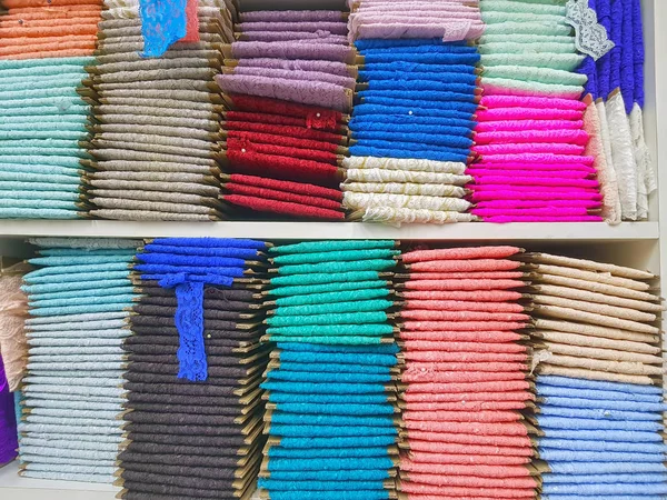 Tejidos Encaje Tradicionales Para Venta Mercado Pila Telas Encaje Colores —  Fotos de Stock