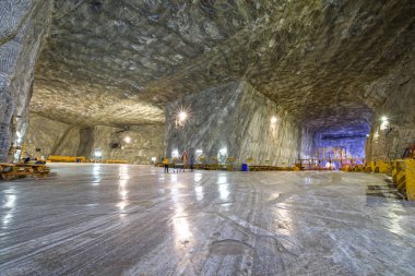 Tuz madeni kurmak aerosol tedavileri için. Praid Salt Mine Romanya (yeraltı sanatoryum aerosol tedavileri için farklı eğlence faaliyetleri)