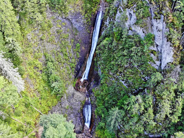 Widok Lotu Ptaka Zielony Las Wodospad Wodospad Duruitoarea Rumuńskie Karpaty — Zdjęcie stockowe