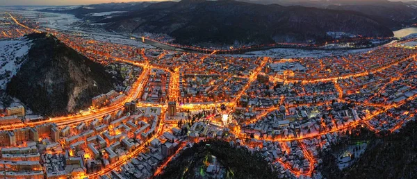 Vista aérea de las luces de la ciudad en la noche de invierno . — Foto de Stock