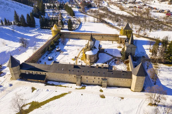 Sucevita ortodox kolostorban Romániában, fent nézetben — Stock Fotó