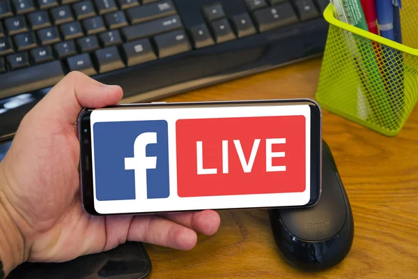 Facebook Live on mobile phone — Stock Photo, Image