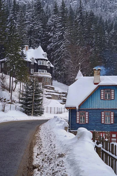 Winter-Bergdorf-Szene — Stockfoto