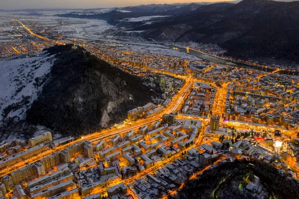 Scena notturna con luci della città, scena aerea invernale — Foto Stock