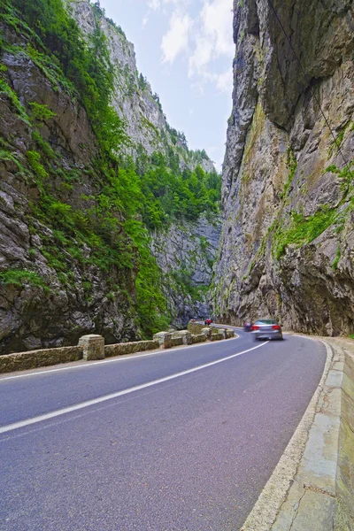 岩山を通る道 — ストック写真