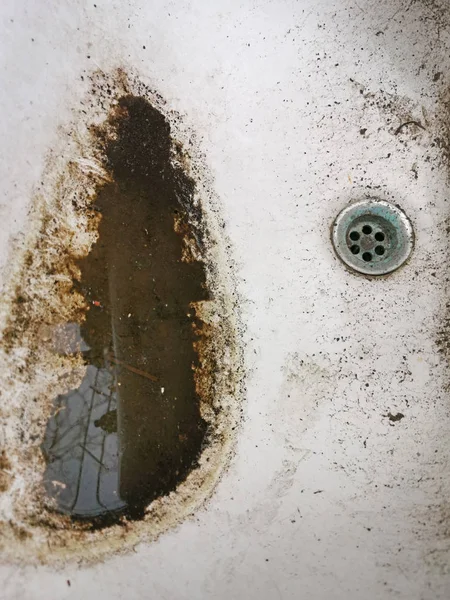 Lavabo sucio en el inodoro —  Fotos de Stock