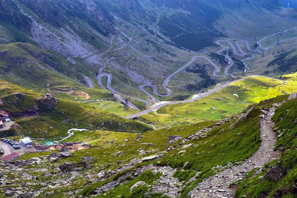 Fagaras Dağları'nda ayak yolu ve yol — Stok fotoğraf