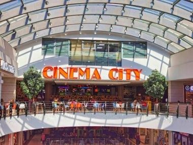 Ticaret merkezindeki Sinema Kenti ve restoranları