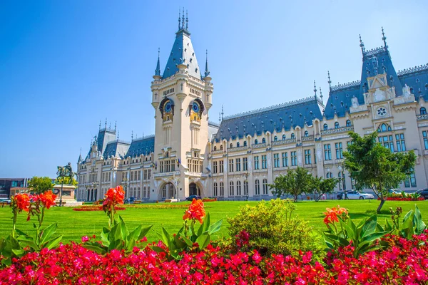 Palace of Culture in Iasi, summer scene — Stock Photo, Image