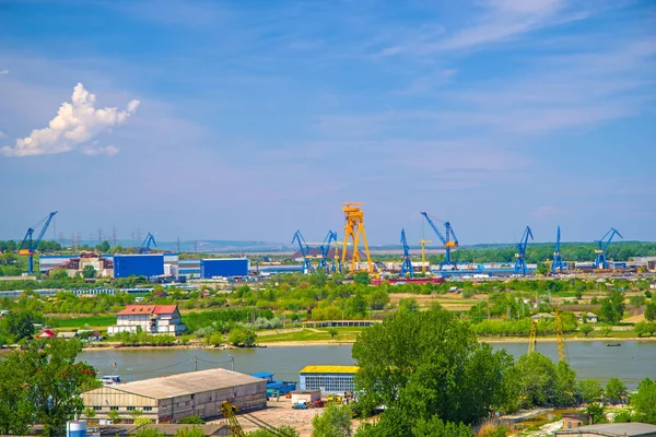 Skyline puerto de carga industrial, grúas de carga — Foto de Stock