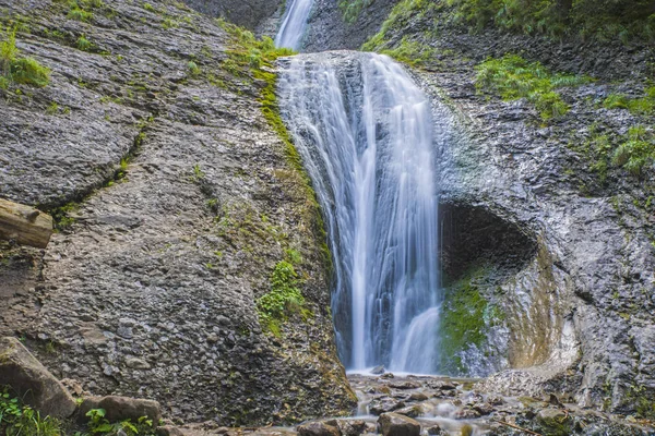 Wasserlauf Schritt in den Bergen — Stockfoto