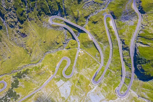 Oben Blick auf die grüne Bergstraße — Stockfoto