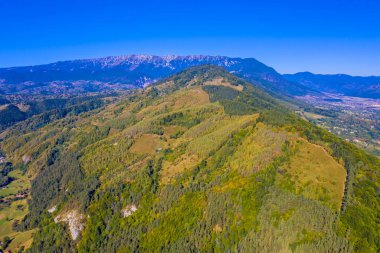 Romen Karpatlarında Sonbahar hava manzarası