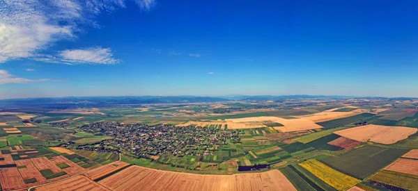 Vista aérea del panorama de verano de los campos — Foto de Stock