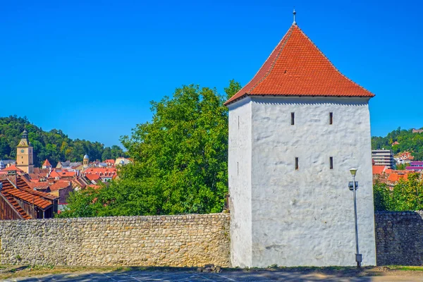 古代ブラソフの石垣と塔 — ストック写真