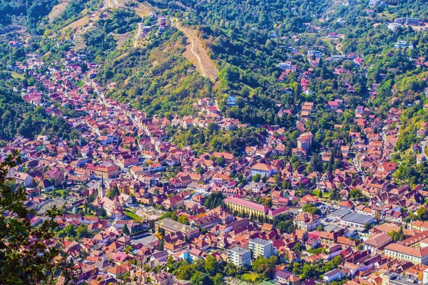 Yaz aylarında Brasov cityscape — Stok fotoğraf