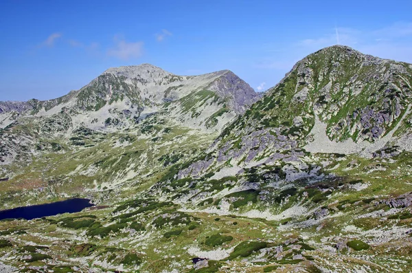 Letnia Scena Górska Rumuńskich Karpatach Obszarze Alpejskim Jeziorze Lodowcowym — Zdjęcie stockowe