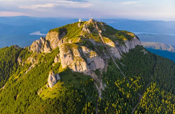 Widok Lotu Ptaka Schody Dla Turystów Letnim Krajobrazie Ceahlau Góra — Zdjęcie stockowe