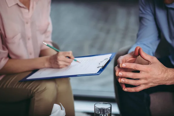 Cropped Shot Female Psychologist Listening Male Patient Making Notes Document — Stock Photo, Image