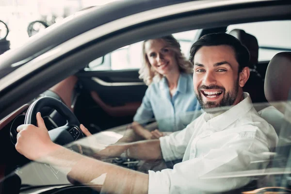Side View Portrait Smiling Couple Sitting New Car Looking Camera — Stock Photo, Image