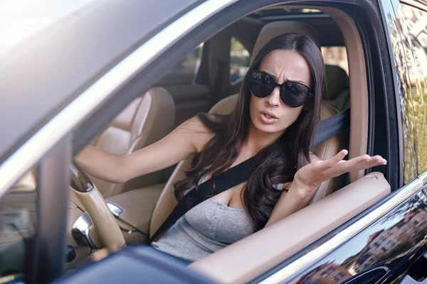 Retrato Joven Morena Gritando Accidente Coche — Foto de Stock