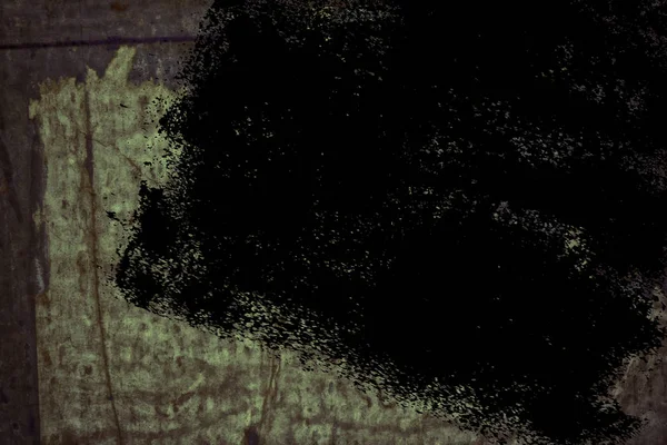 Teneke üzerinde oy dokulu duvar sonra grunge yırtık poster. Yırtık gazete