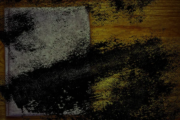 Grunge kirli Ultra turuncu kartpostal örnek, keten kumaş yüzeyinde mock-up için ücretsiz boşaltmak ile ahşap masa