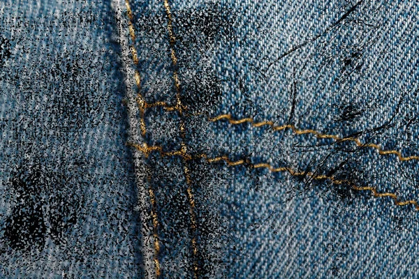 Smutsiga grunge närbild av föråldrade blå jeans ficka Denim konsistens, makro bakgrund för webbplats eller mobila enheter — Stockfoto