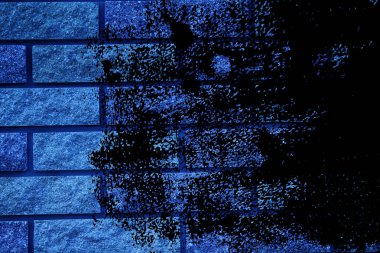 Ultra mavi tuğla doku eski vintage binasının tasarım konsepti