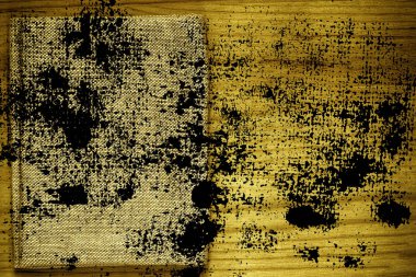 Grunge kirli Ultra sarı kart örnek, keten kumaş yüzeyinde tebrik metin, mock-up, kitap kapağı örnek için ücretsiz boşaltmak ile ahşap masa