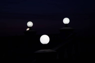 Sokak lambasının halojen lamba, gece aydınlatma.