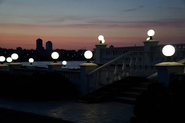 Lampada alogena lampione, illuminazione notturna . — Foto Stock