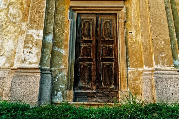 Porta vintage de madeira velha, cultura de Itália . — Fotografia de Stock