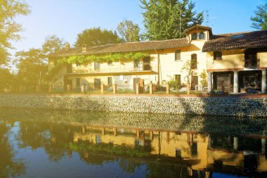 Su antik mimari yansıması ile eski villa