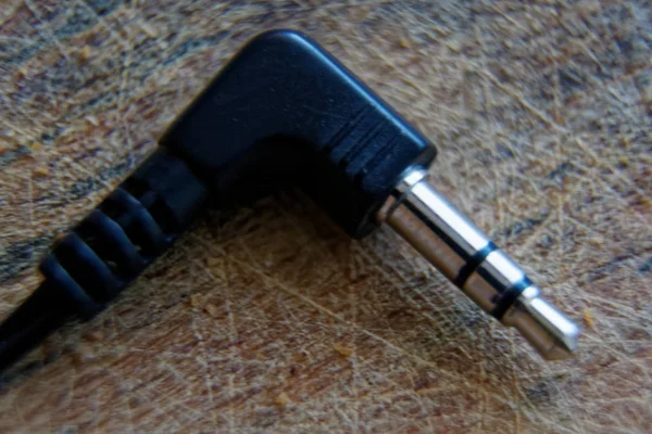 Jack Plug, minijack kötéllel a fából készült asztal — Stock Fotó