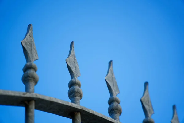 Gesmeed ijzeren hek gesloten ornament. — Stockfoto