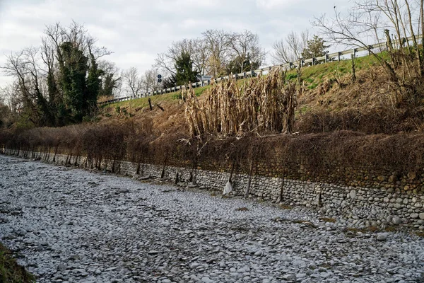 Canale dell'acqua siccità causato da calamità naturali nella stagione secca . — Foto Stock