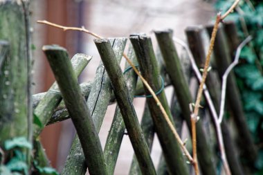 Ortaçağ ahşap stok, eski ahşap çit cephe