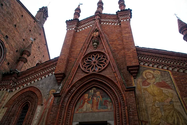 Středověký hrad radnice - pohled z nádvoří. — Stock fotografie