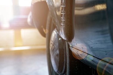 Klasik araba Vintage tekerlek, parlak araba gövdesi, seçici odak