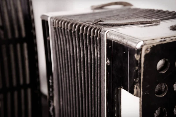 Accordéon vintage avec touches et soufflet accordéon Image En Vente